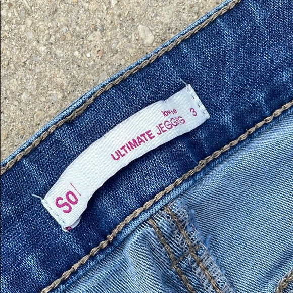 Distressed So Brand Jeans - Picture 3 of 5